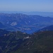 Gipfelaussicht im Zoom vom Mittelhorn (3704m) nach Westnordwest zum Thunersee (558m):<br /><br />Links ist der Niesen (2362,4m), rechts im Vordergrund die Winteregg (2573m) und oberhalb des Thunersees ist das Stockhorn (2190,0m). Am Horizont ist die über 100km entfernte Jurakette in der sich der Le Chasseron (1606,6m) und Le Suchet (1588,0m) am Horizont abzeichnet.
