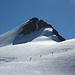 Eine Dreierseilschaft beim Aufstieg zum Mittelhorn