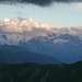 Abendstimmung über dem Bernina-Massiv; wolkenverhangen