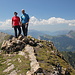 Gipfel (Vorder) Grauspitz - "Begeistert" stehen wir am höchsten Punkt von Liechtenstein ;-). Diesmal ist nicht der Selbstauslöser der Fotograf, sondern ein ebenfalls "Europäische Höhepunkte" sammelnder ungarischer Bergsteiger (Köszönöm szépen!).
