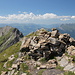 Gipfel (Vorder) Grauspitz - Hier gibt es kein Gipfelkreuz, sondern nur diesen Steinhaufen, in dem sich das Gipfelbuch "versteckt".