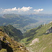 Gipfel (Vorder) Grauspitz - Teilpanorama 2/9. Ausblick ins Rheintal. Im Hintergrund sind die Alvier-Gruppe und der Alpstein zu sehen.