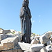 Schwarzhorn (Hinter Grauspitz) - Einige Meter unterhalb des Gipfels erinnert eine kleine Bronze-Madonna an ein 14-jähriges Mädchen, das am Schwarzhorn tödlich verunglückte. 