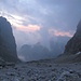 Als ich am nächsten Morgen erwache, ziehen Nebelschwaden durch das Val Strut. Es gilt keine Zeit zu verlieren - falls das Wetter umschlägt, möchte ich rechtzeitig vor etwaigen Gewittern das Rifugio Rosetta erreicht haben.