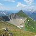 Pfeilspitze, rechts die Hornbachkette mit Urbeleskarspitze, links im Vordergrund die Lichtspitze