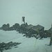 Es schneite und windete kräftig draussen.