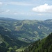Jenseits des Schwarzsees gibt es sanfte Hügel