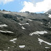 Vor nicht allzulanger Zeit waren hier noch Firn und Gletscherli auf der Schattseite vom Pass.