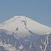 Wer will da noch freiwillig hin, wenn man einen Blick auf Shkhara, Dyktau und Co geworfen hat? Der Elbrus, einer der wenigen bekannteren Gipfel im Kaukasus