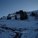 Um 7:30Uhr vom Pragelpass 1550m bei noch wenig Schnee auf dem markiertem Weg beim Ruch Tritt hoch an ein paar Tannen vorbei zum Lang Boden