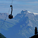 Fast leere Gondel auf der Fahrt zum Mont Fort, im Hintergrund das Wildhorn