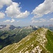vom höchsten Punkt aus:
Gipfelkreuz Omeshorn - und einige der bekannten Gipfel