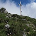 Das 2011 neu errichtete Gipfelkreuz der Krähe