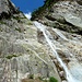 Zum Schluss kurze Abseilerei gleich neben dem Wasserfall.