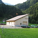 Die Talstation der Alp Sigel Bergbahn. Passt gut in`s Landschaftsbild.