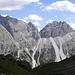 Kirchdachspitze und das Ilmspitzmasiv von Norden(Abstieg von der Zwölferspitze/Panoramaweg, Juli 2007)