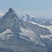 Matterhorn, dahinter links Mont Blanc, dahinter rechts Grand Combin