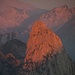 Das Bild für [u ADI], [u algi] und alle anderen Bergsteiger-Gemsen: der Geiselstein im Zoom in den ersten Sonnenstrahlen des kalten Morgens auf der Klammspitze [