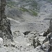 Das steile Schuttcouloir welches vom Gipfel östlich abfällt