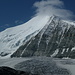 Oberhalb des Gässi breitet sich der Brunegg Gletscher aus.