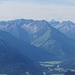 ZOOM zum Kamm Zirmebenjoch - Lichtspitze, im Hintergrund die Parseierspitze