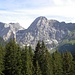 Nochmal, mit Zoom,Grosse(2689m,links) und Kleine Kinigat(mitte,2673m), in wunderschonen Karnischen Alpen.Wir bekommen dorthin?