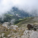 Tiefblick vom Gipfel auf das 2300 m weiter unten liegende Kastelbell - Tschars