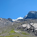 Der Abstieg ist geschafft.<br />In Bildmitte der Gipfel des Doldenhorns; links der Abstiegsgrat mit dem markanten Felsen.