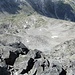 Tiefblick in unser Aufstiegskar; deutlich ist der kleine Roßkopf(2622m) zu erkennen, der unser Kar vom Roßkar(rechterhand)trennt