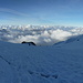 Blick zurück Richtung Capanna Gnifetti; Aostatal in Wolken