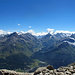 Blick ins Val Forno. Links Piz da La Margna, Spitze rechts der Bildmitte der Monte del Forno. Im Tal: Maloja.