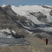 Jacky kurz vor dem Ziel - Hintergrund der Wildstrubel mit Gletscher