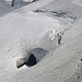Auch der unbenannte Gletscher auf der Ostseite des Schalfkogels hat tiefe Spalten und Löcher.
