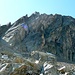 Das Grosse Augstkummenhorn. Der Einstieg zum "Silbermantel" ist beim kleinen Schneefeld in Bildmitte. Die Abseilpiste (über die Route "Männertreu") auf der besonnten Platte links im Bild.