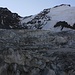 Zweiter Besteigungsversuch 17.-19.8.2012:<br /><br />Unterwegs durch das Spaltenlabyrinth vom nördlichen Kingletscher. Weit über 1000m höher ragt der Täschhorngipfel (4490,7m) in den Himmel.