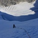 Zweiter Besteigungsversuch 17.-19.8.2012:<br /><br />Sophie am ersten Steilaufschwung der Kinflanke knapp unterhalb der 4000m-Höhenlinie. An wenigen Stellen lag hier unter dem Firn schon das harte Gletschereis.