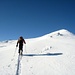 Michele nochmals kurz am spuren - im Hintergrund der Gipfel des Stotzigen Firsten 2747m
