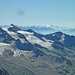 Zoom: Hinter Mittlerem und Hinterem Seelenkogel erkennt man diverse Zacken der Dolomiten.