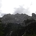 Dreischusterspitze(3145m)-links,Weisslahnspitze(2987m) und Schusterplatte(2957m)-mitte  und Innichbachern Spitze(2609m)-rechts,gesehen in Aufstieg zum Hochebenkofel.