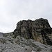 Die Sudwand des Hohebenkofel mit Luckelescharte, 2545m-links, 3 Stunden von Dreischusterhutte(1626m) bis hier.