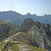 Blick zur Nördlichen Karwendelkette: Hochkarspitze, Wörner, Tiefkarspitze; Westliche Karwendelspitze.