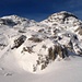 vom Plasseggenpass 2354m steigt man zum Sattel (Bildmitte) südlich der Schijenflue 2625m und über die Südflanke zum Gipfel auf