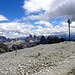 Sextner Dolomiten,zwischen Zwolfer-links und Sorapis-rechts,mit Drei Zinnen,Schwalbenkofel,Bullkopfe und Marmarole und Antelao im Hintergrund,gesehen von Hochebenkofel,2905m.