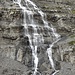 beim Rückmarsch fällt der schöne Wasserfall mir erst richtig auf - der Daubenhorngletscher schmilzt vom Mittag an bedeutend stärker