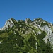 Die Ruchenköpfe  und gan links im Bild die Bergwachthütte