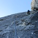 An einigen Stellen ist für Bergschuhe wenig zu treten, da darf man dann kräftig am Seil ziehen.