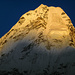 Gipfelbereich der Ama Dablam mit seinem schönen Hängegletscher.