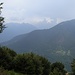 Blick zur gegenüberliegenden Flanke des Valle di Bognanco mit dem Moncucco (1902 m) und der Siedlung Bei (741 m).