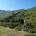 das alte Gipfelkreuz der Wildspitze(3770m) wurde am Spazierweg aufgestellt
