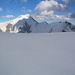 Hinter dem Gipfelgrat taucht das Aletschhorn auf ...